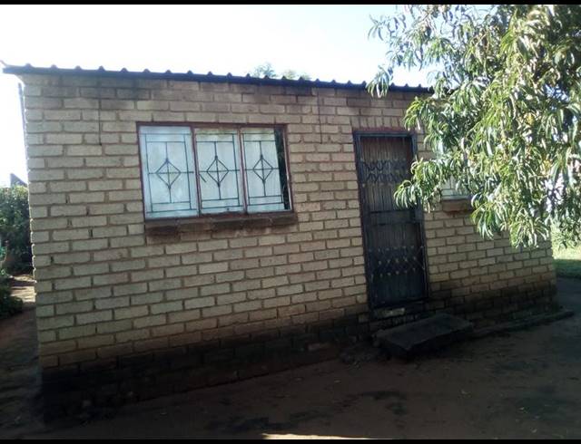 2 BEDROOM HOUSE FOR SALE IN REFILWE
